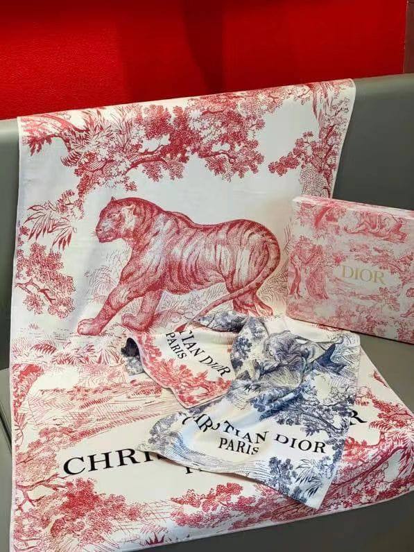 Комплект полотенец красно-синий Christian Dior BP-16545 Комплект полотенец красно-синий Christian Dior BP-16545