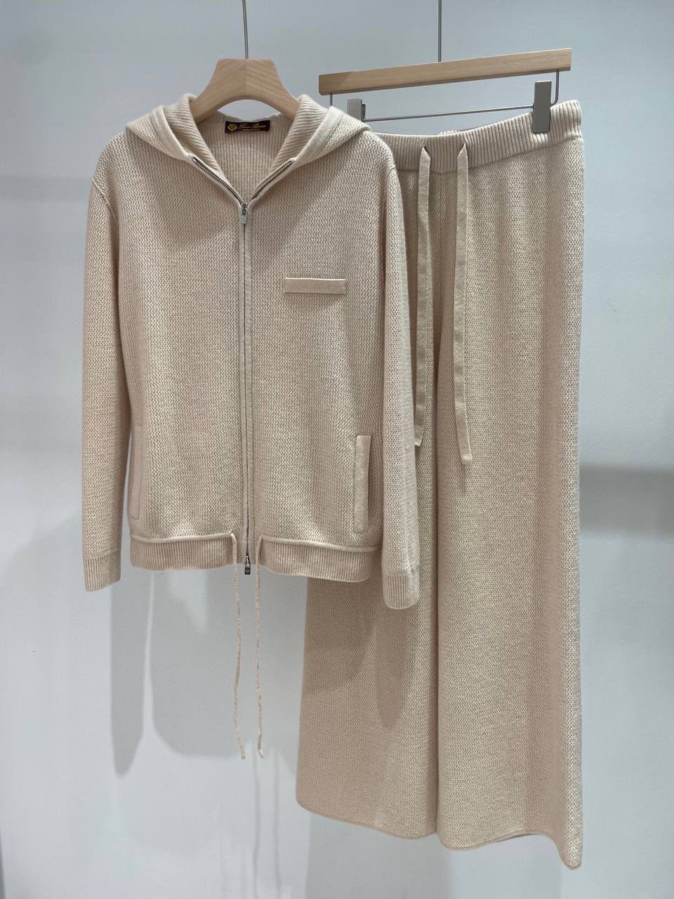 Повседневный женский костюм BP-40508 Loro Piana Повседневный женский костюм BP-40508 Loro Piana