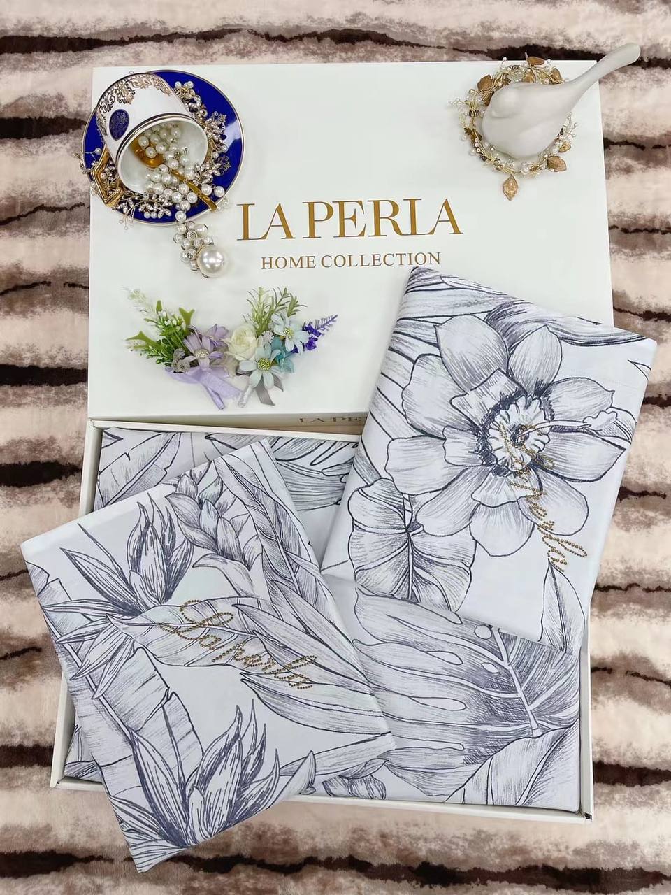 Элитный комплект постельного белья La Perla BP-29324 Элитный комплект постельного белья La Perla BP-29324