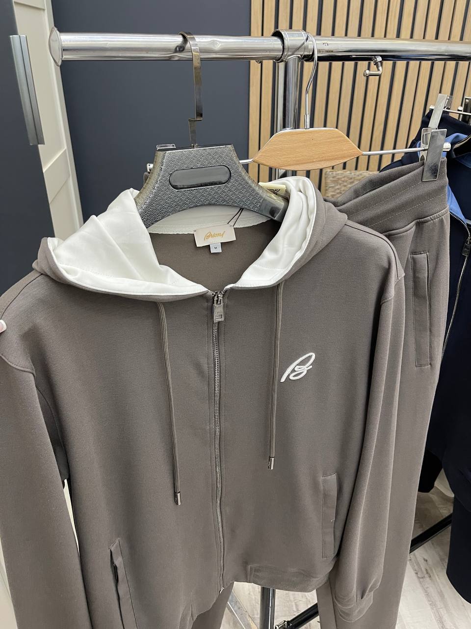 Спортивный костюм базальтово-серый Brioni BP-46225 Спортивный костюм базальтово-серый Brioni BP-46225