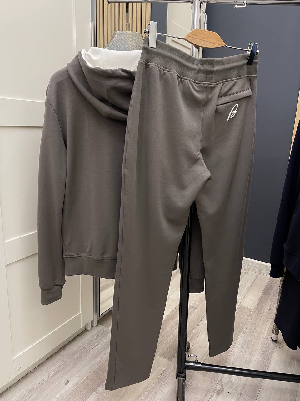 Спортивный костюм базальтово-серый Brioni BP-46225 Спортивный костюм базальтово-серый Brioni BP-46225