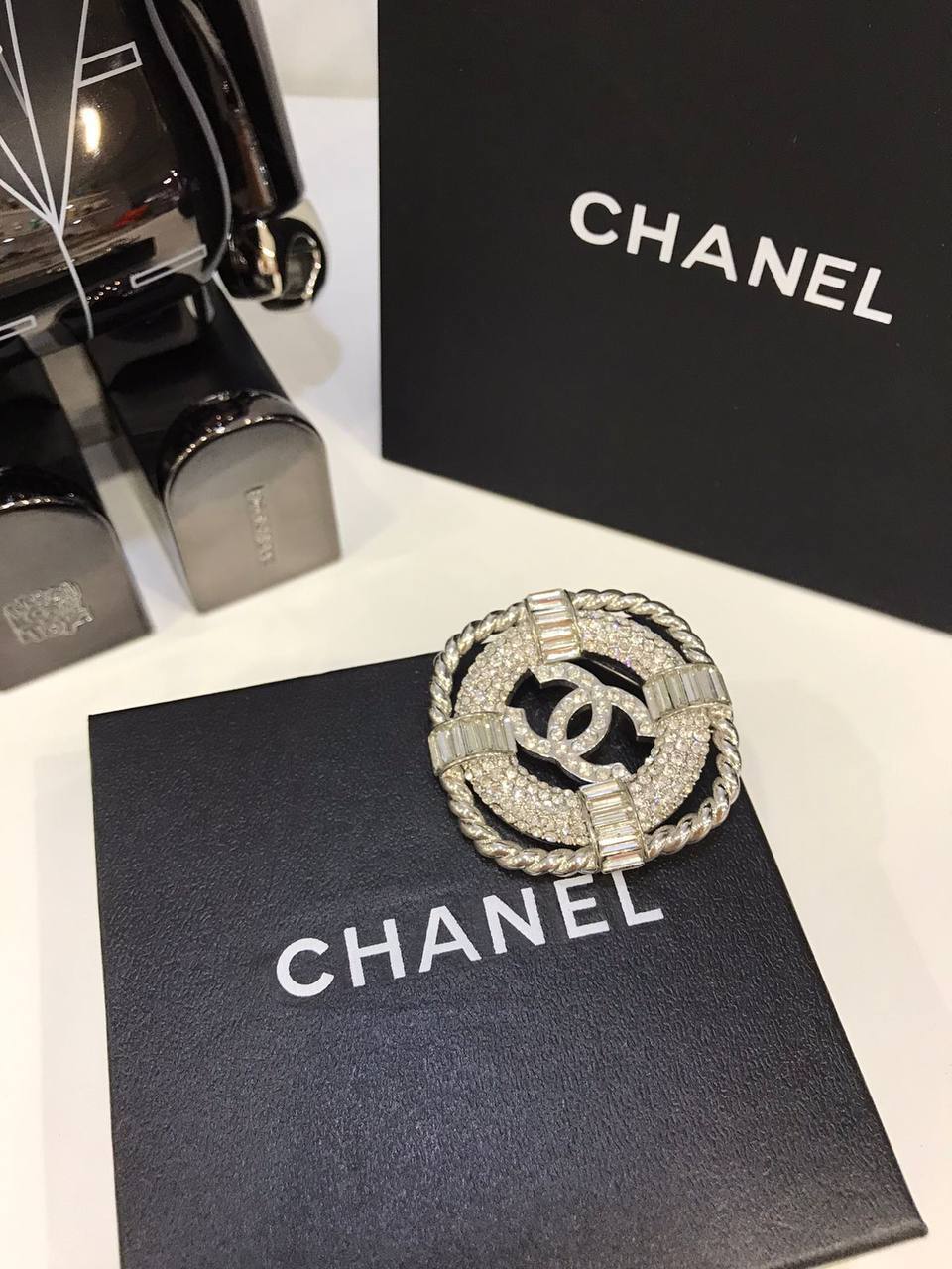 Коллекционная брошь Chanel BP-16560 Коллекционная брошь Chanel BP-16560