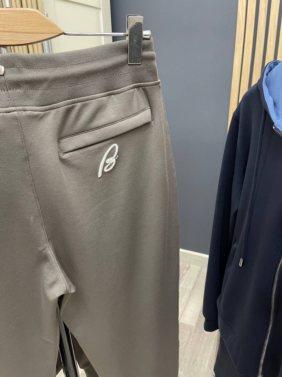 Спортивный костюм базальтово-серый Brioni BP-46225 Спортивный костюм базальтово-серый Brioni BP-46225