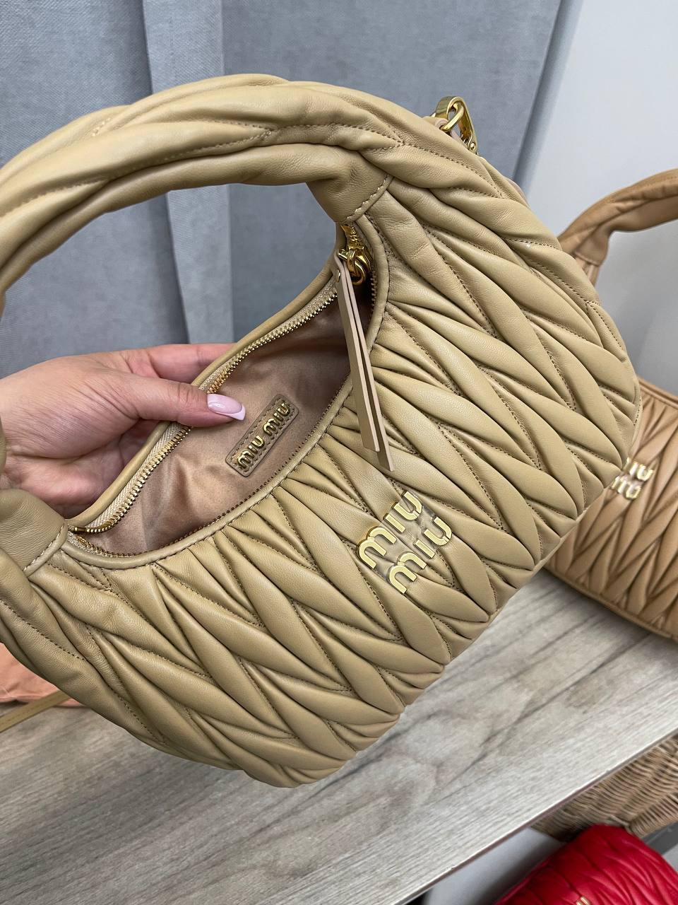 Женская сумка трендовая Miu Miu BP-48711 Женская сумка трендовая Miu Miu BP-48711