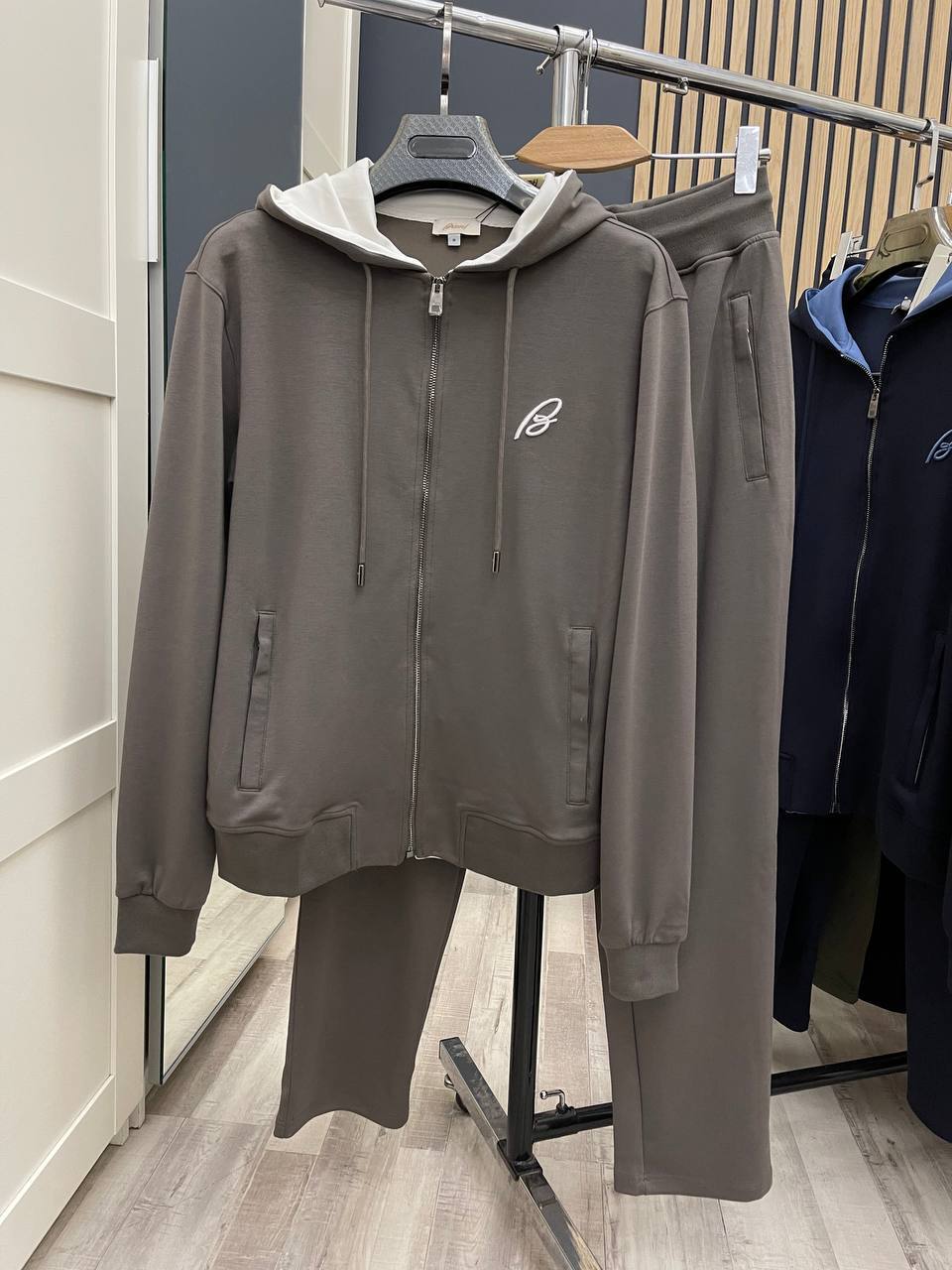 Спортивный костюм базальтово-серый Brioni BP-46225 Спортивный костюм базальтово-серый Brioni BP-46225