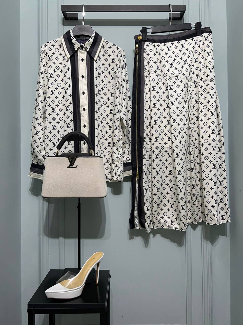 Коллекционный костюм Louis Vuitton женский BP-37874 Коллекционный костюм Louis Vuitton женский BP-37874