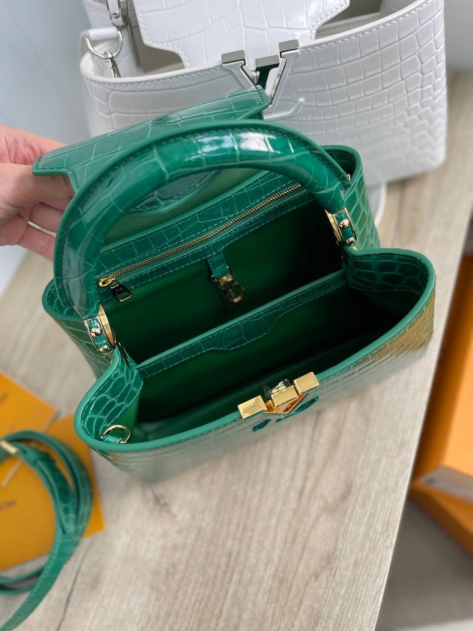 Женская сумка Capucines, 27 см, Louis Vuitton BP-29939 Женская сумка Capucines, 27 см, Louis Vuitton BP-29939