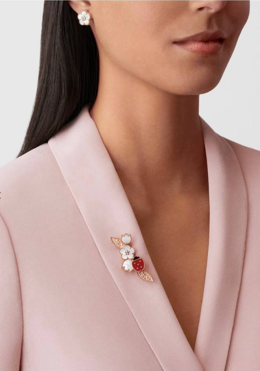 Трендовая брошь Van Cleef BP-54300 Трендовая брошь Van Cleef BP-54300