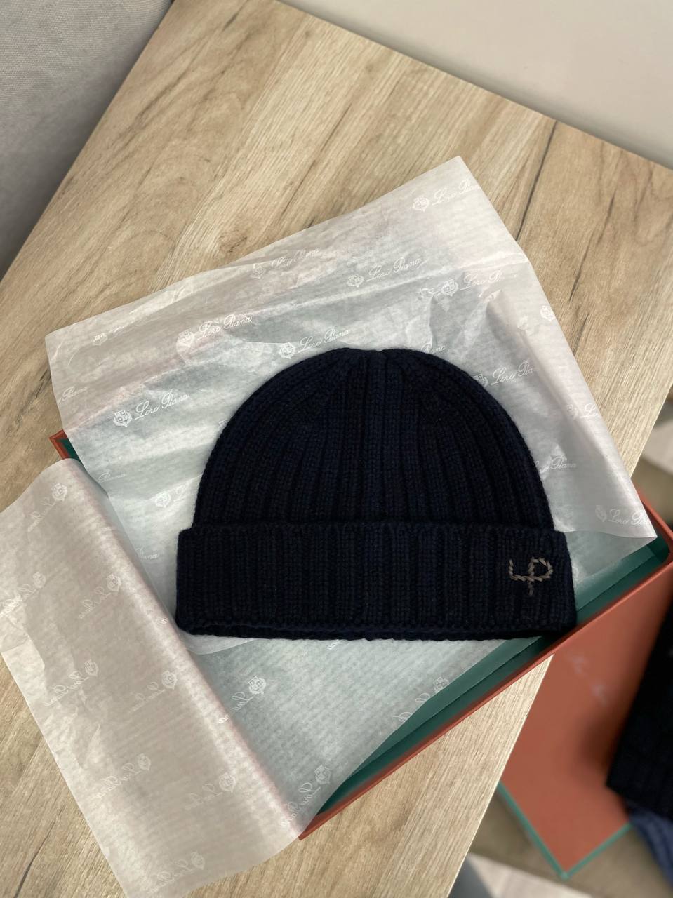 Модная шапка Loro Piana BP-40765 Модная шапка Loro Piana BP-40765