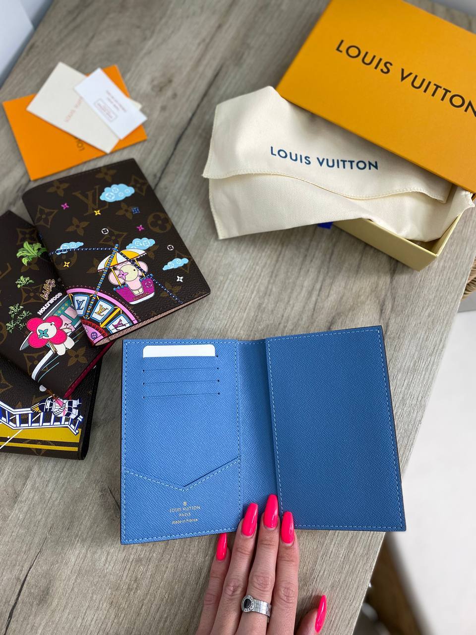 Коллекционная обложка на паспорт Louis Vuitton BP-23774 Коллекционная обложка на паспорт Louis Vuitton BP-23774