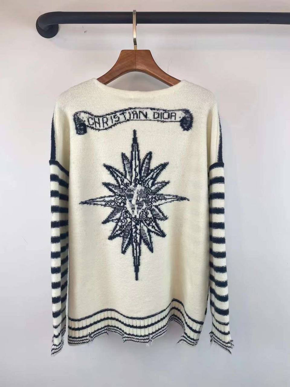 Женский свитер Christian Dior BP-24201 для элитных образов Женский свитер Christian Dior BP-24201 для элитных образов