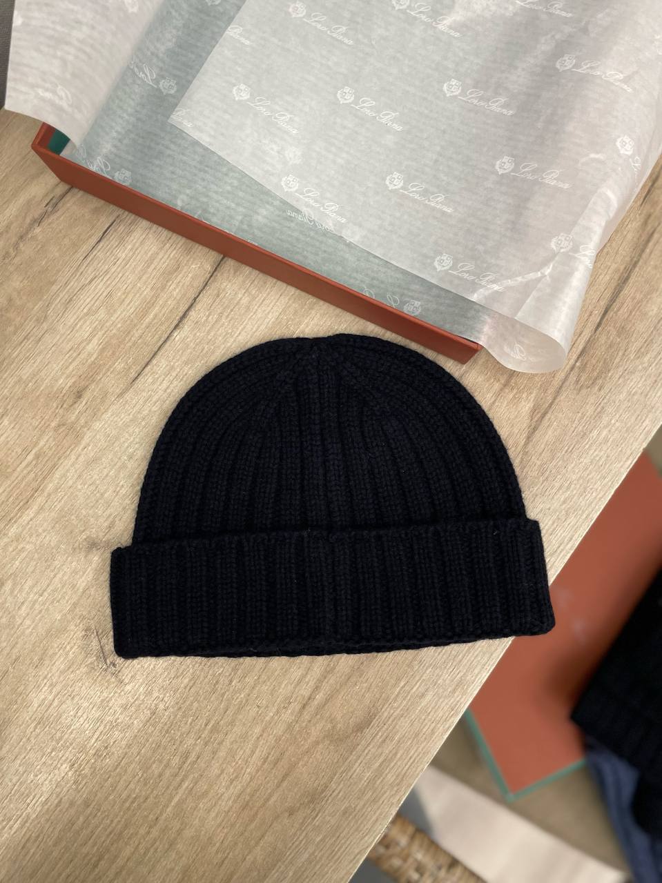 Модная шапка Loro Piana BP-40765 Модная шапка Loro Piana BP-40765