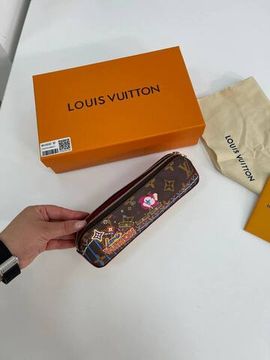 Пенал Louis Vuitton стильный аксессуар для хранения письменных принадлежностей