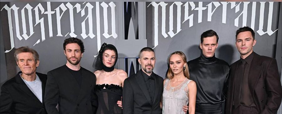 Голливудская премьера фильма «Носферату»: звездный стиль и яркие образы