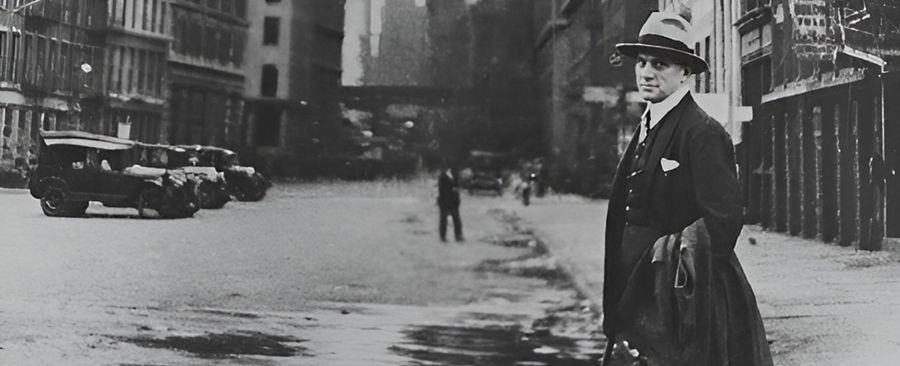 Маяковский: поэт диктующий моду