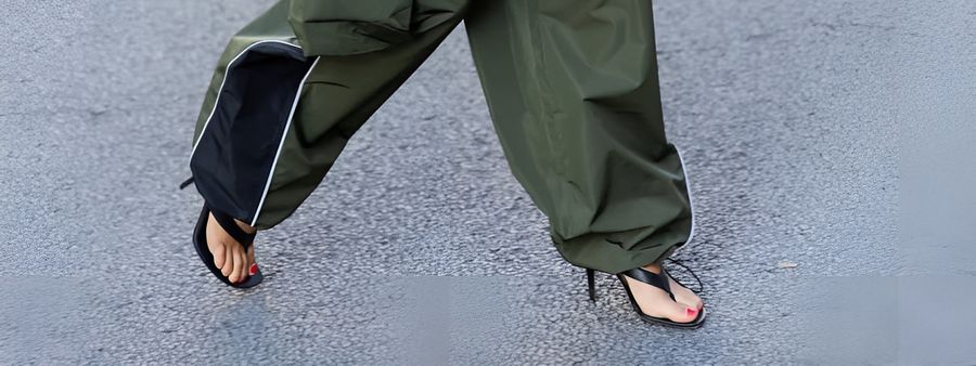 Босоножки-вьетнамки на каблуке: летний архетип стиля