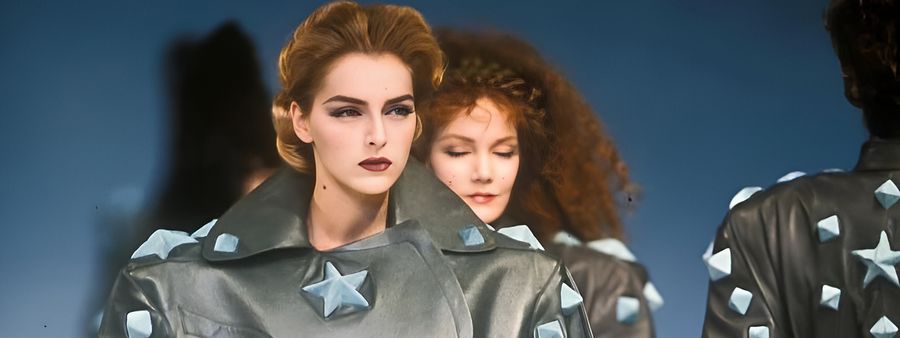 Архивная магия Thierry Mugler в образах Miley Cyrus и Doja Cat