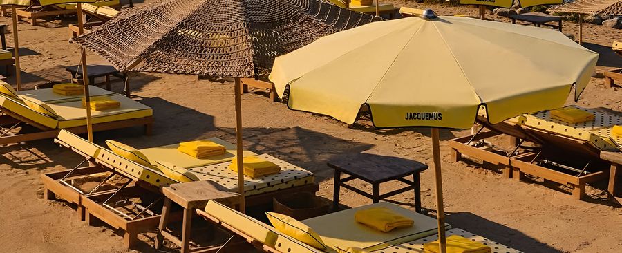 Jacquemus на Ибице: новый бутик и брендированный пляж