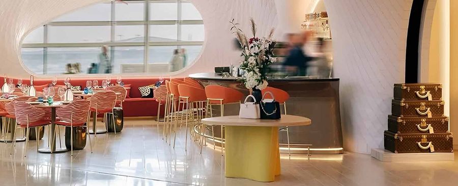 Люксовые бренды покоряют офлайн: от модных подиумов к гастрономическим пространствам