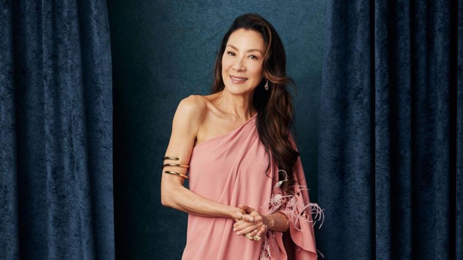 Мишель Йео и Balenciaga: воплощение роскоши в новой сумке Bel Air