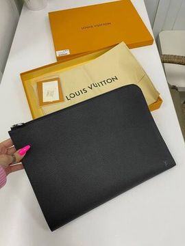 Папка черная от Louis Vuitton 35x25x4 BP-27592HM
