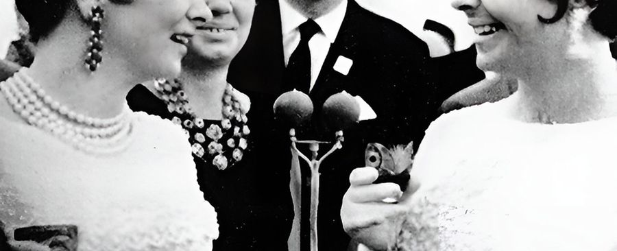 Гламурный скандал 1961 года: Джина Лоллобриджида и Элизабет Тейлор в одинаковых платьях от Dior