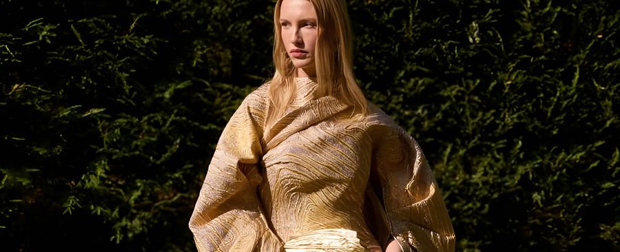 Весна и лето 2025: энергия природы в новых коллекциях Cult Gaia и Bottega Veneta